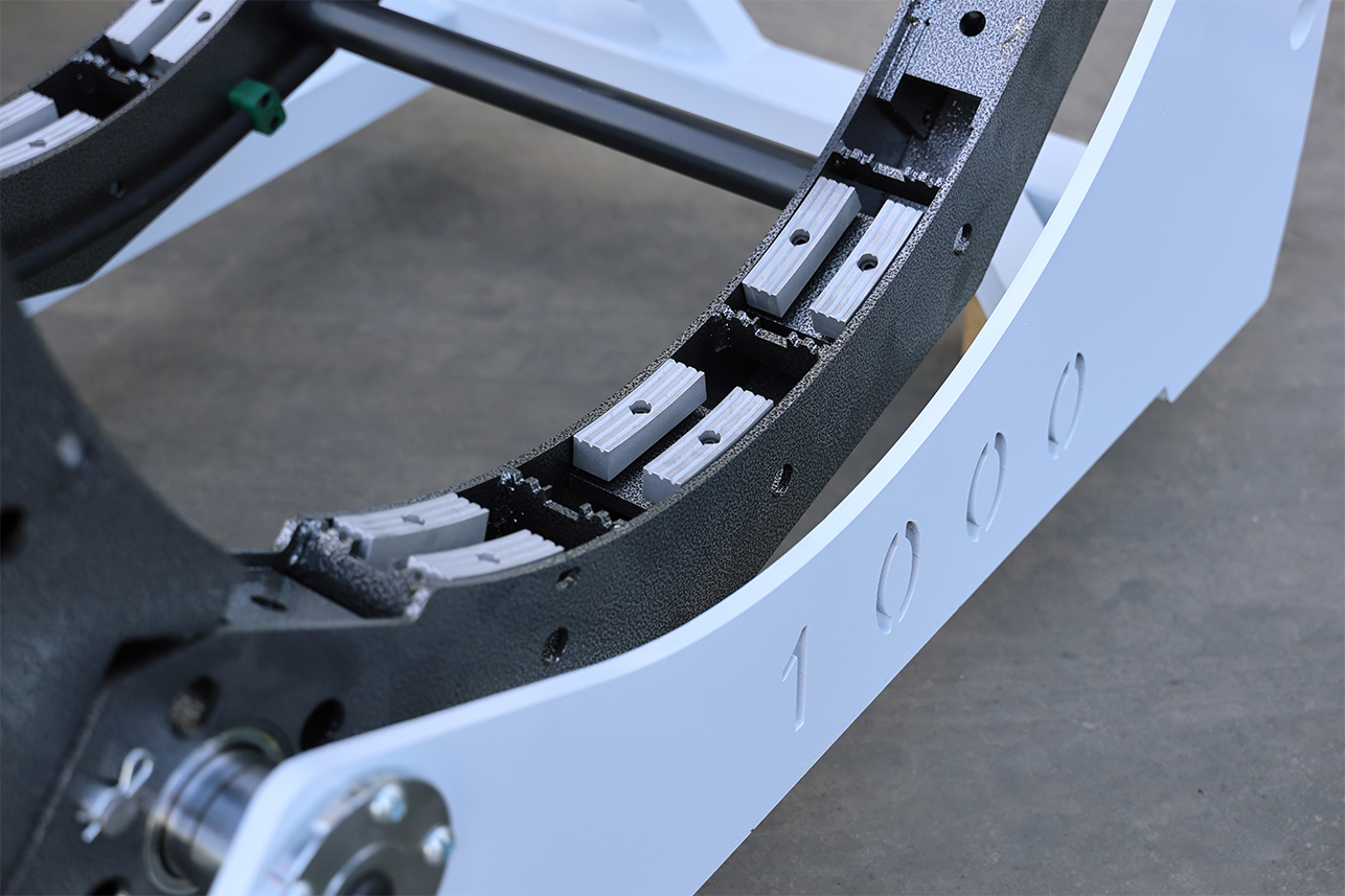 Противоскользящие накладки серии FX: повышение стабильности при сварке труб большого диаметра