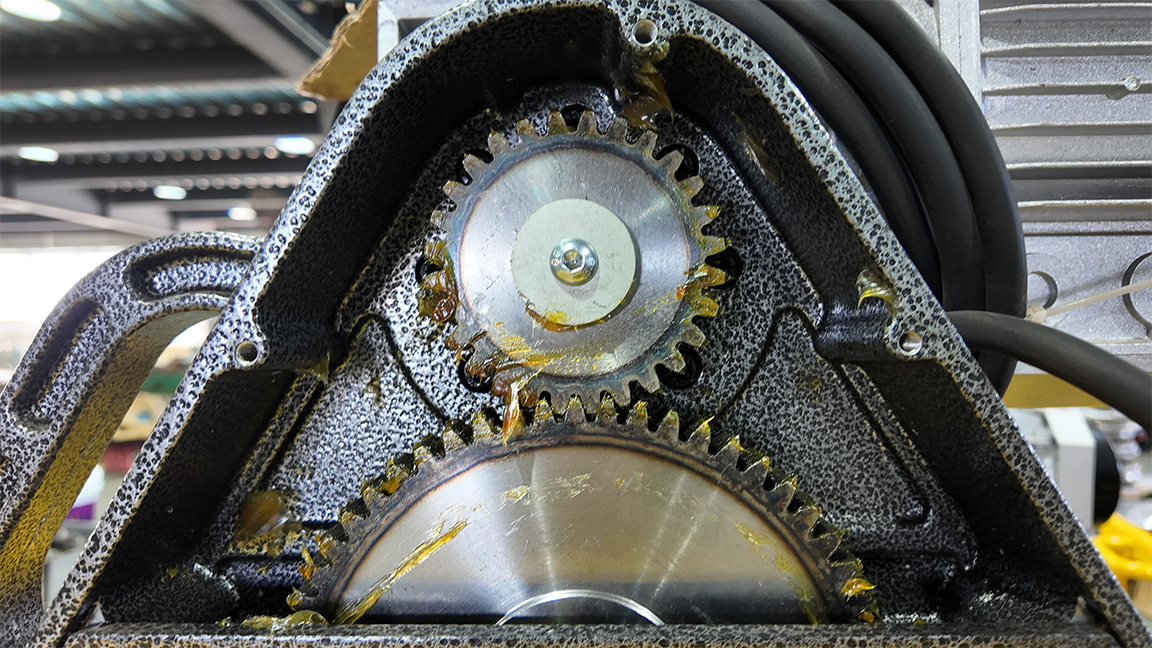 Зубчатый станок с зубчатым приводом и цепной привод: в чем разница в стабильности